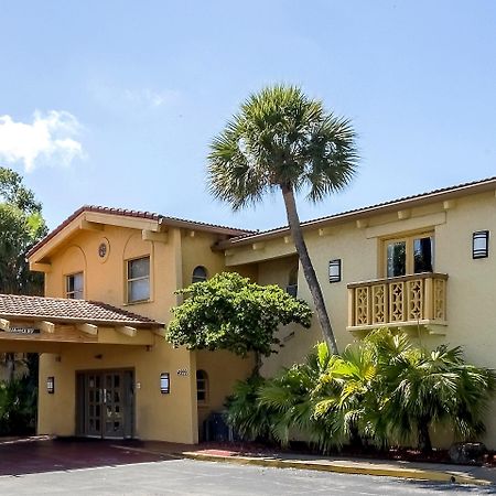 Red Roof Inn Tampa Bay - Saint Petersburg Eksteriør billede