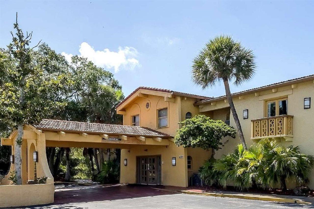 Red Roof Inn Tampa Bay - Saint Petersburg Eksteriør billede