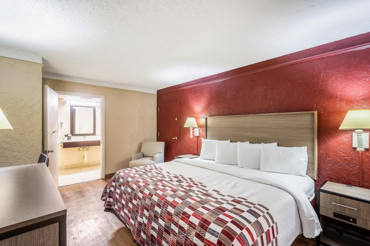 Red Roof Inn Tampa Bay - Saint Petersburg Eksteriør billede