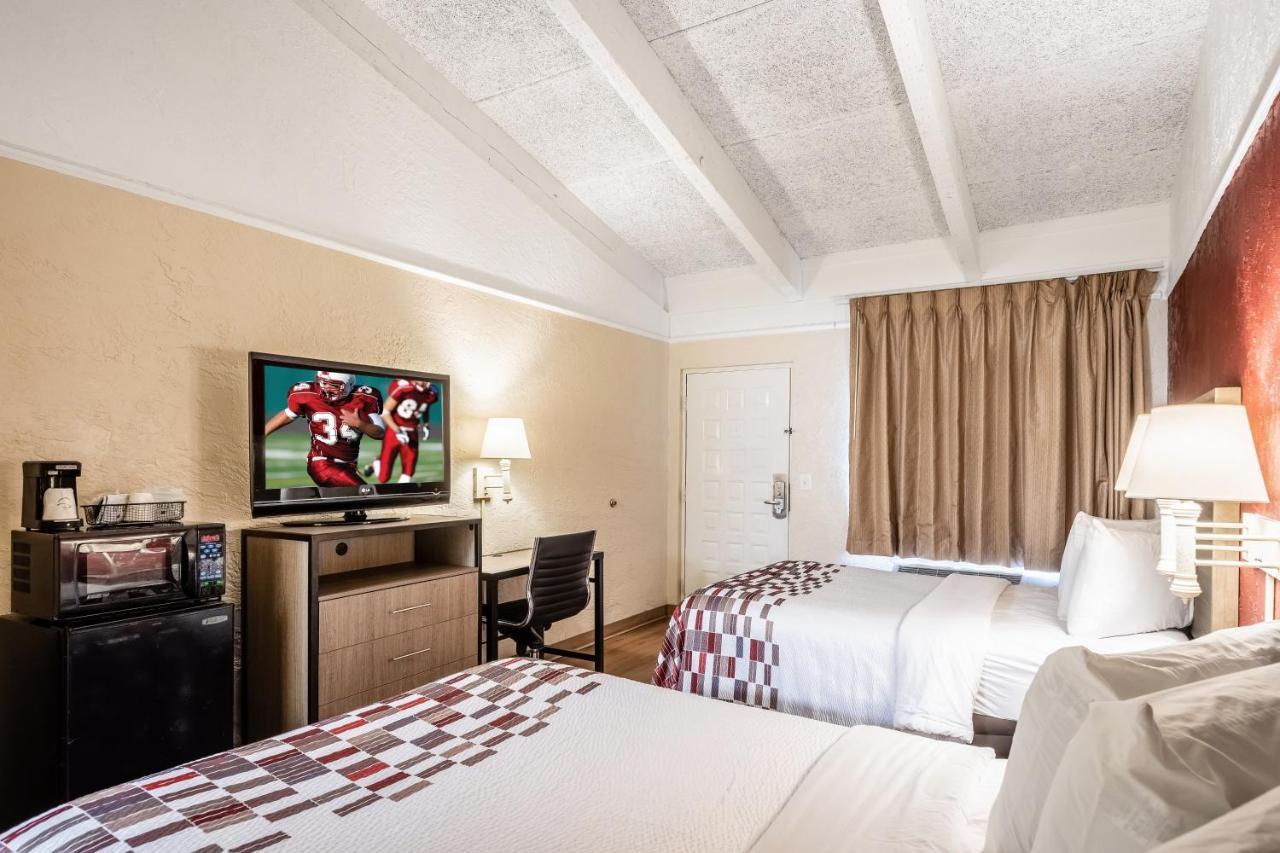 Red Roof Inn Tampa Bay - Saint Petersburg Eksteriør billede