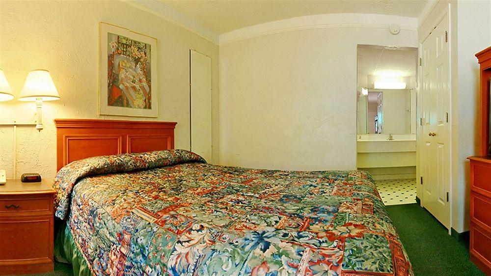 Red Roof Inn Tampa Bay - Saint Petersburg Eksteriør billede