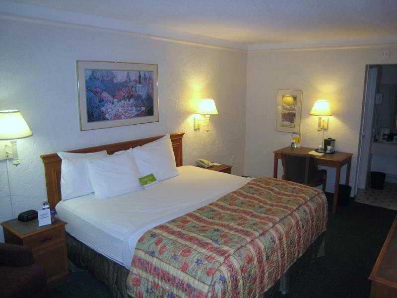 Red Roof Inn Tampa Bay - Saint Petersburg Eksteriør billede