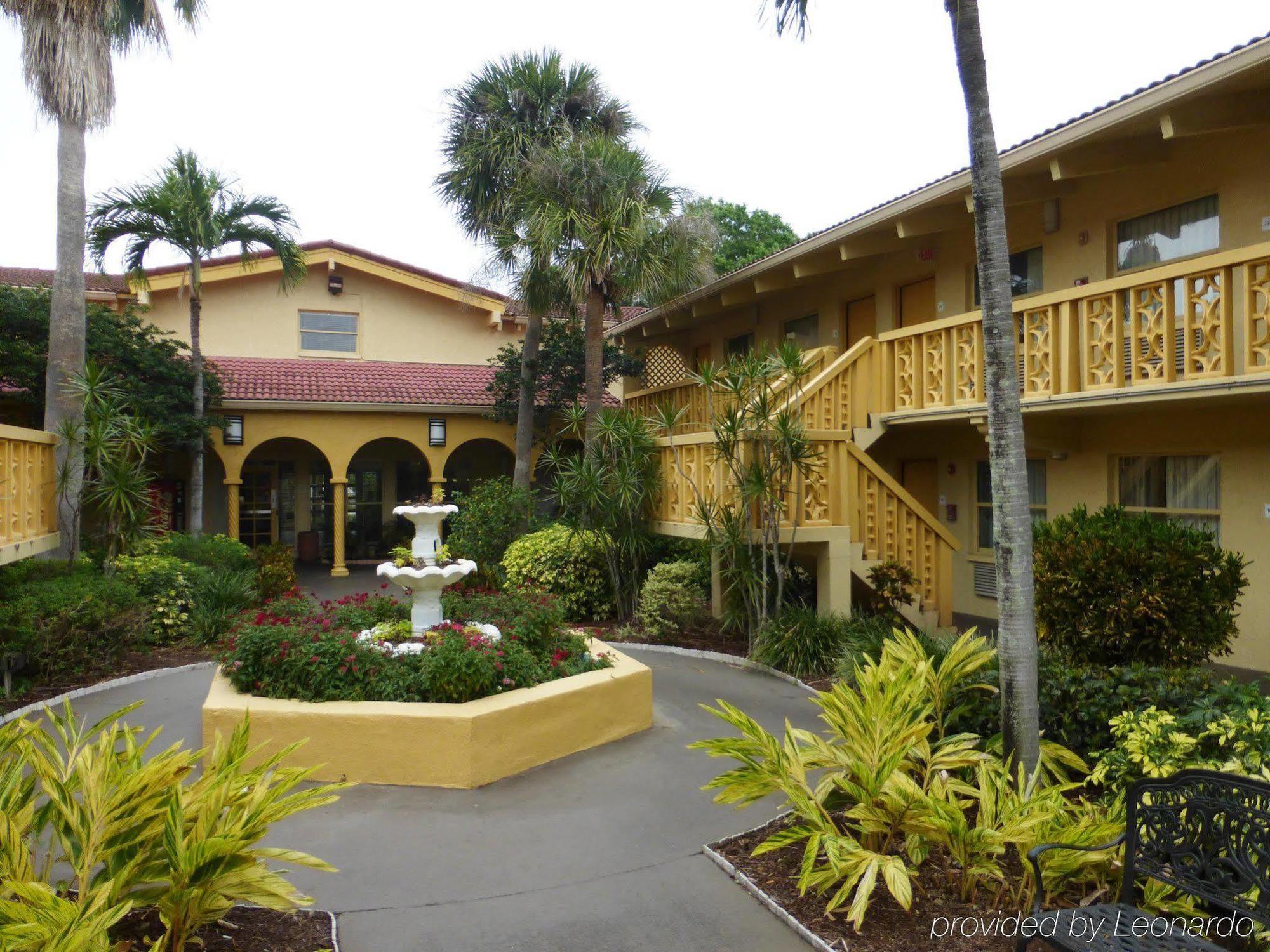 Red Roof Inn Tampa Bay - Saint Petersburg Eksteriør billede